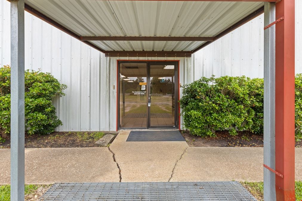 INDUSTRIAL SPACE FOR LEASE 516 FM 3083 Rd,. | 10,220 Sq. Ft.| 5.02 Acres
