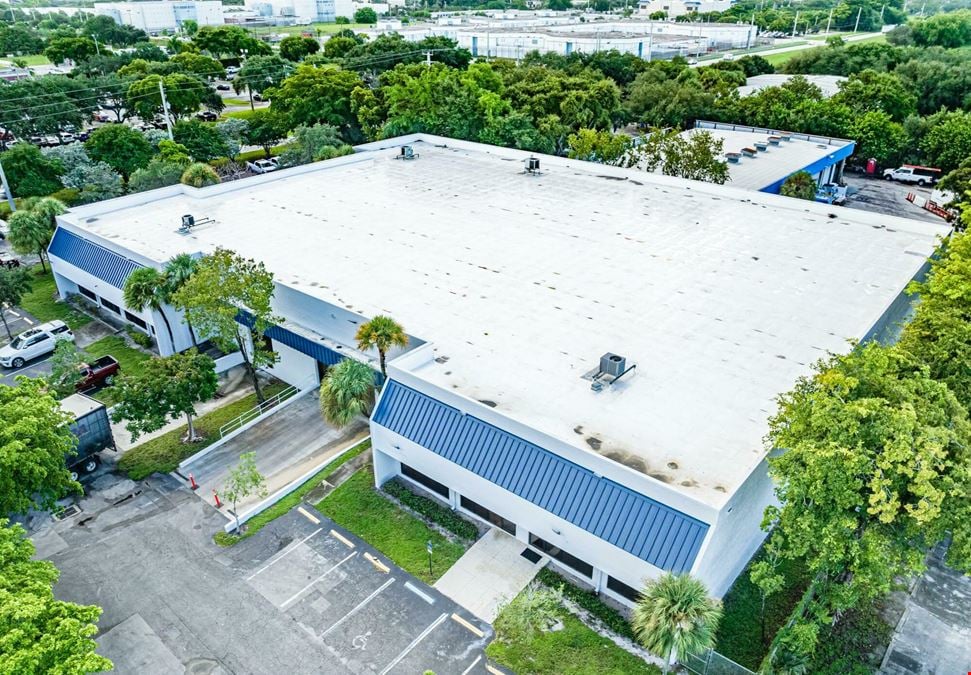 Warehouse with Office in Turnpike Industrial Park