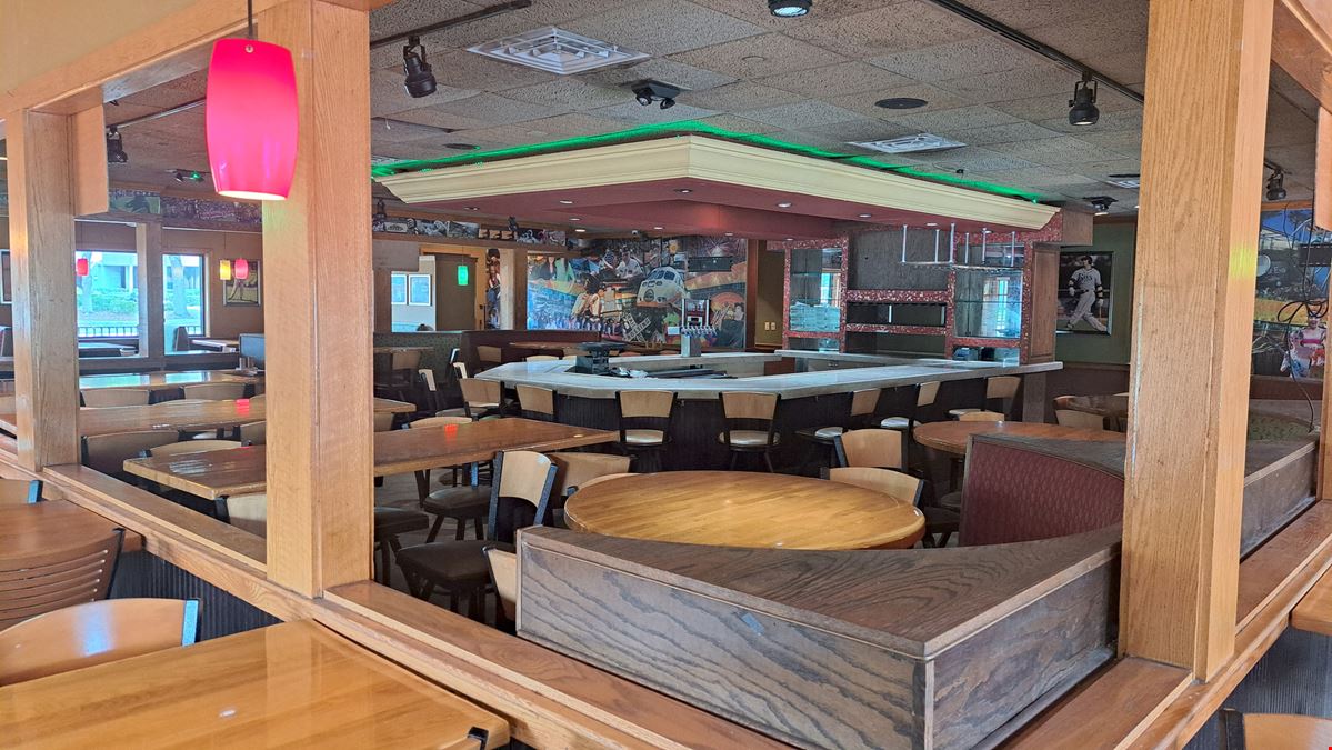 Former Applebee's Restaurant Bldg