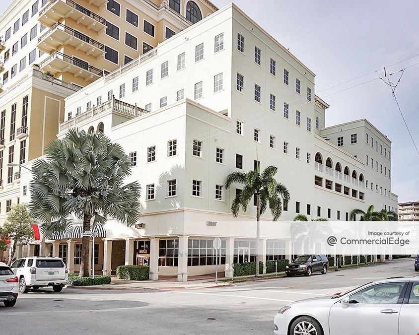 2000 Ponce Business Center