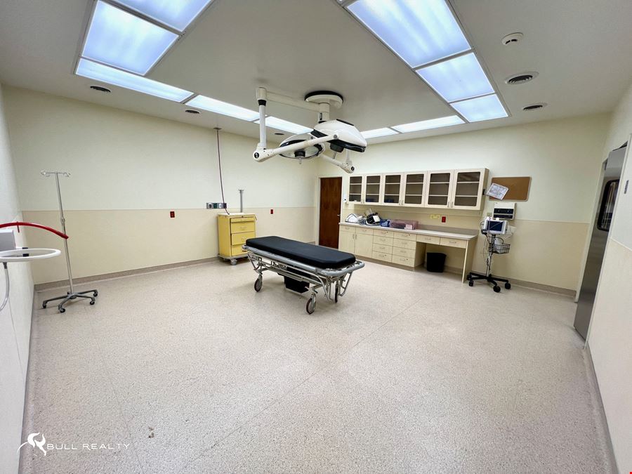 Single-Tenant Net Leased Medical Surgery Center | 7.5% Cap Rate