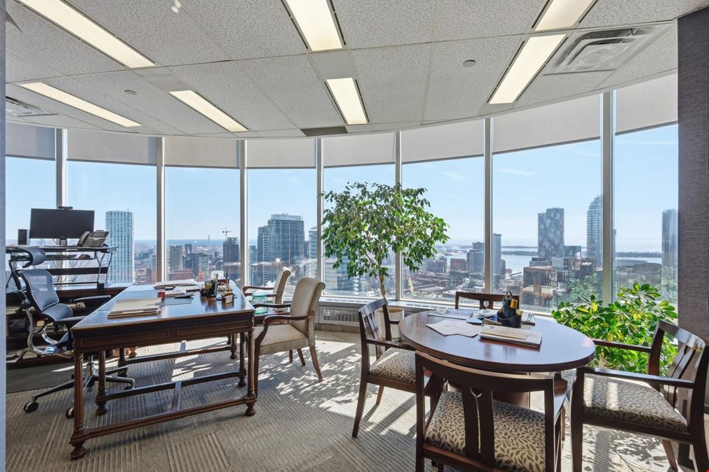 20 Queen St W