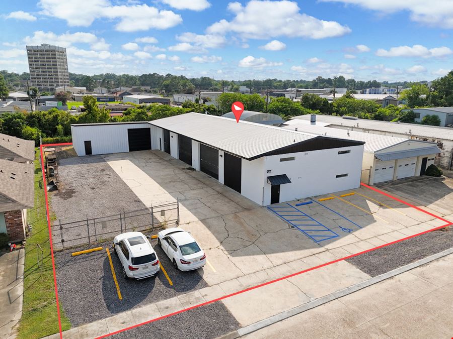 Fully Renovated Industrial Office / Warehouse Near Airline Hwy