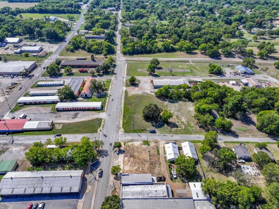 Land for Sale in Downtown Bonham