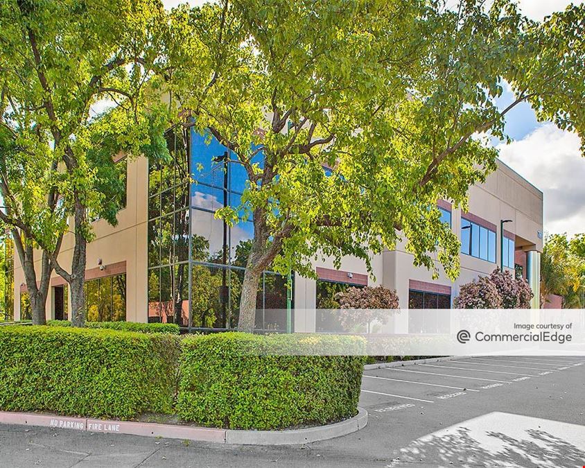 Bernal Corporate Park - Koll Center