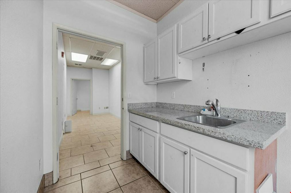 Medical/General Office Space Located off Shaw Avenue in Clovis, CA