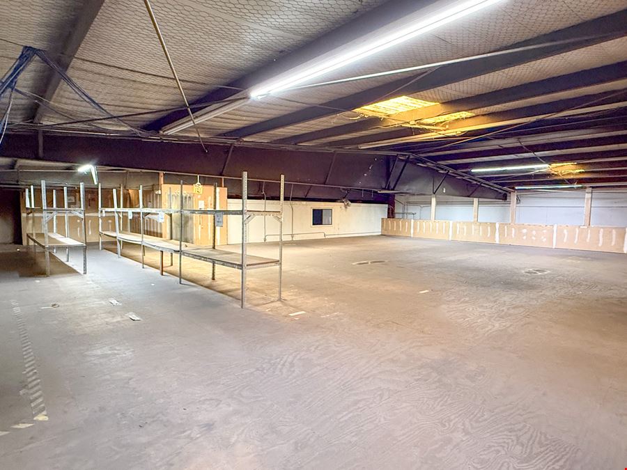 Dock High Industrial Property On South Choctaw