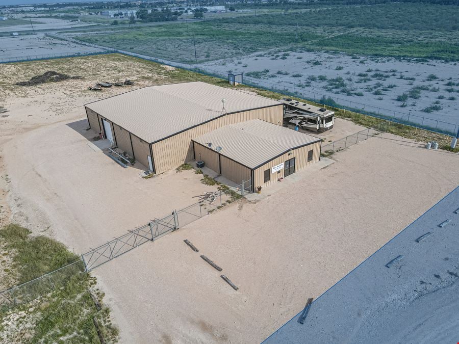 Traditional Office/Shop Near Interstate 20