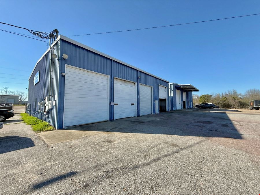 704 Murray Rd: Service Shop