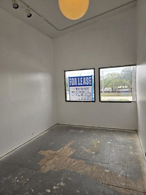 Unique 2nd floor 1400 +/- SQFT office space