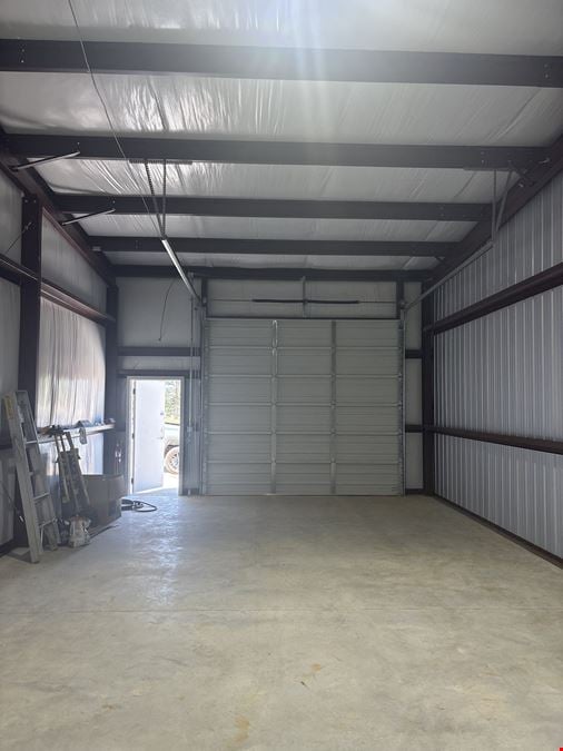 124 Golf Ave.  |  Tyler, TX 75702 Industrial Warehouse Unit