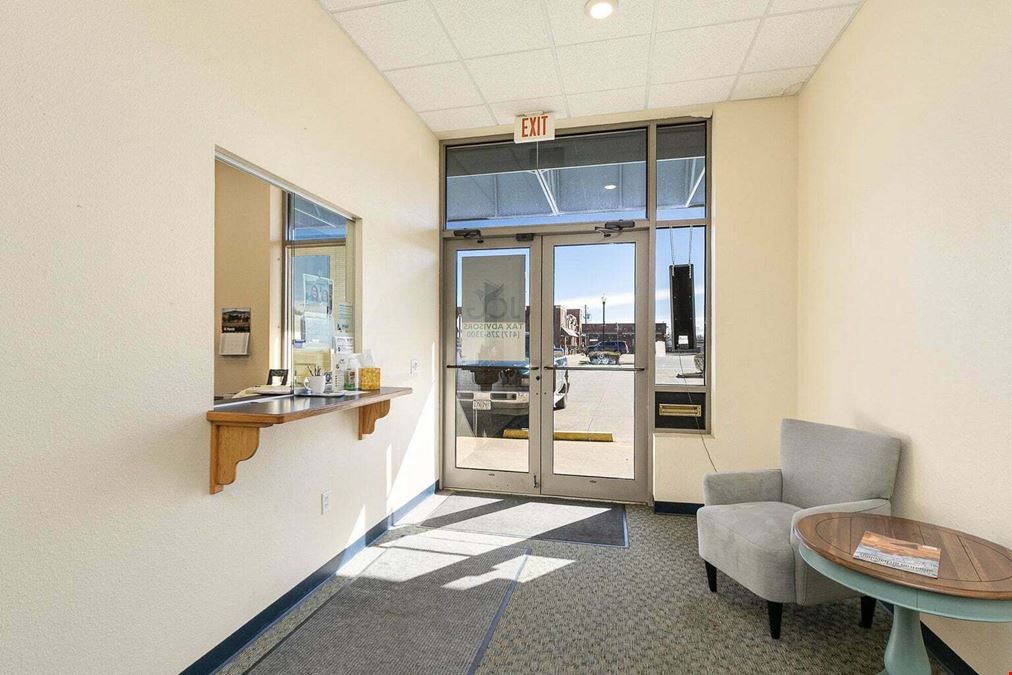 OFFICE FOR SALE ON THE DOWNTOWN SQUARE IN STOCKTON MO
