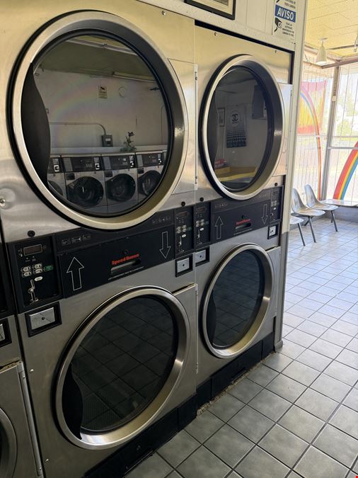 Washbrite Laundromat - 901 San Pedro Dr SE