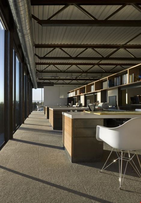 Union Workspace – Communal Desk Space