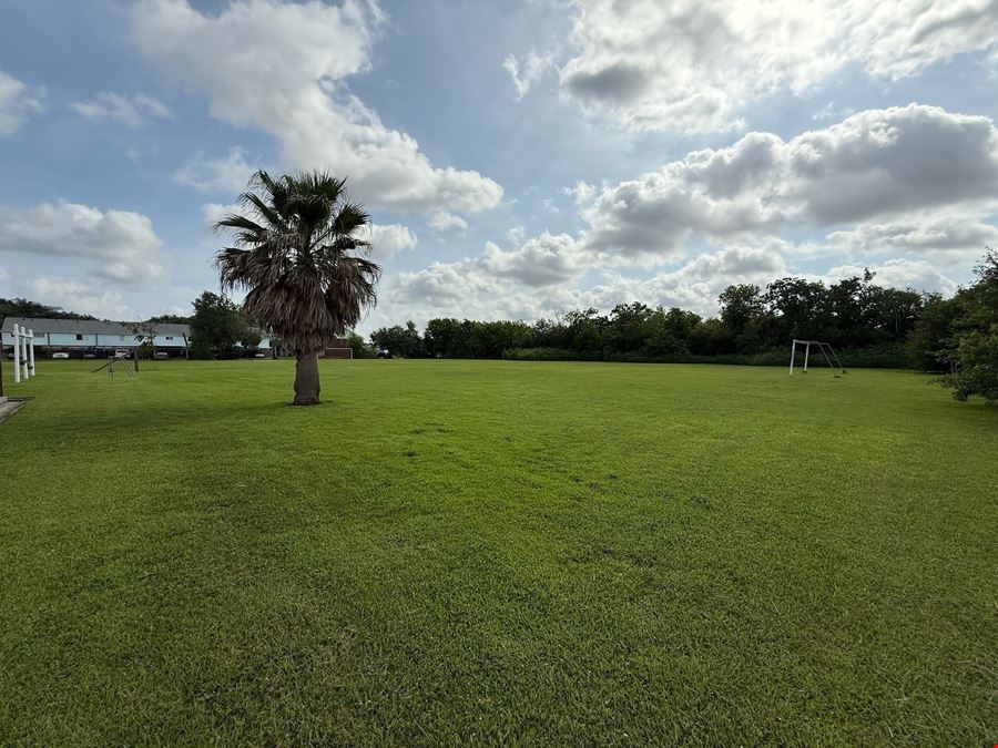 3 Acres 2 Townhomes 5-Bay Garage