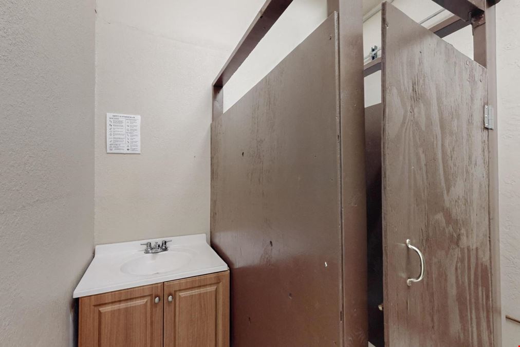 Below Market Retail Space for Lease!