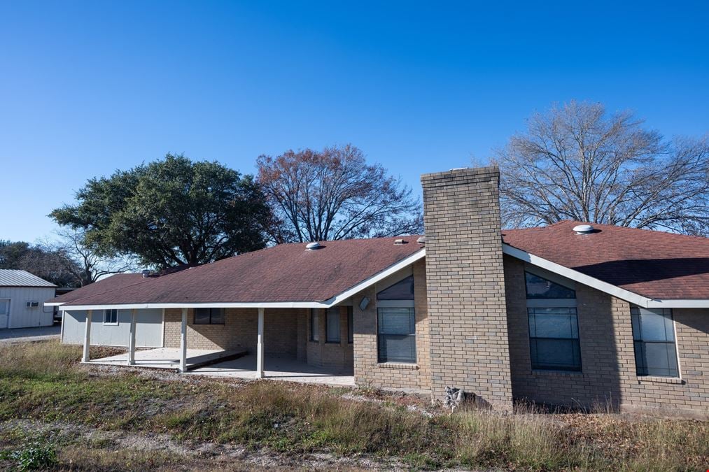 7765 FM 482 - Office