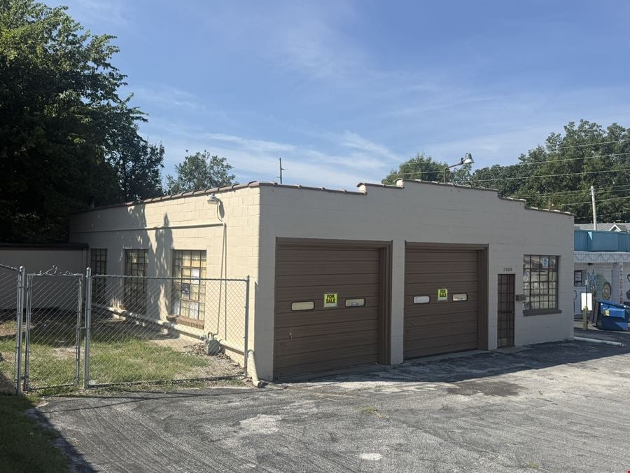 1,814 ± SF AUTO/RETAIL FOR SALE ON E. KEARNEY