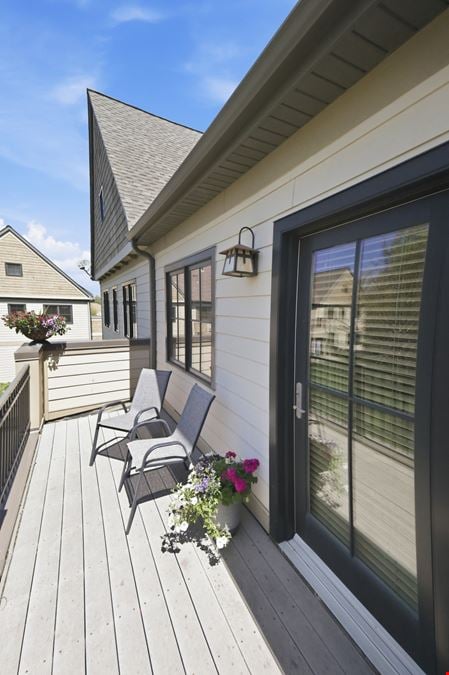 Beautiful Beacon Shore Office Park 2nd Floor Office Condo, located on Armstrong Lake in Oakdale!