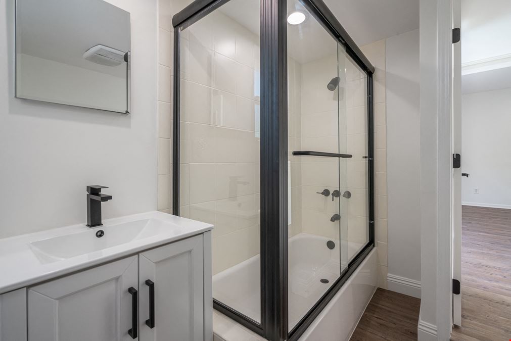 1228 S Dunsmuir Ave