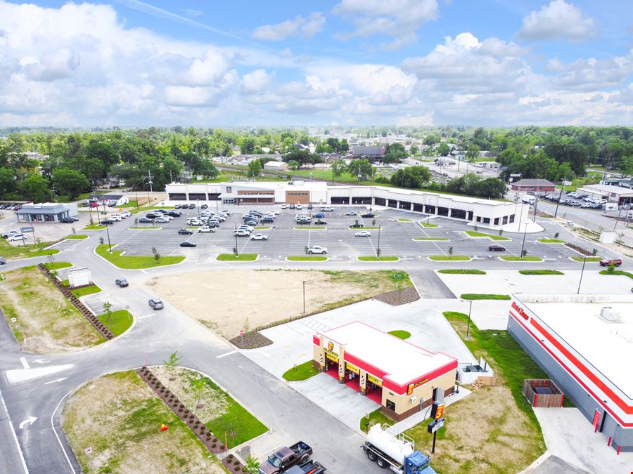 Galleries Gonzales: New Construction Shopping Center Anchored by ALDI