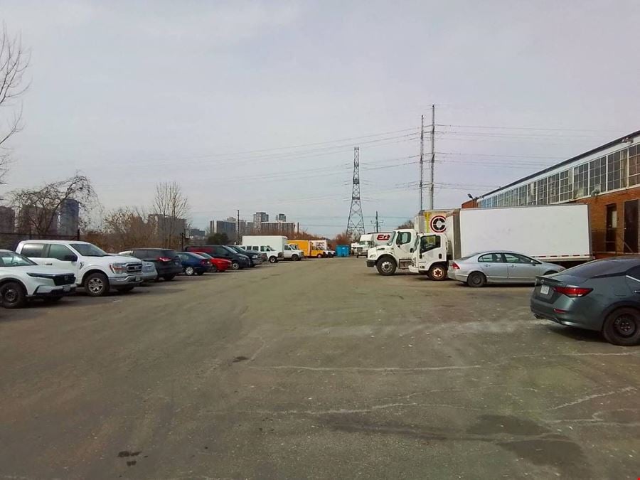 1,685 sqft shared industrial warehouse for rent in North York