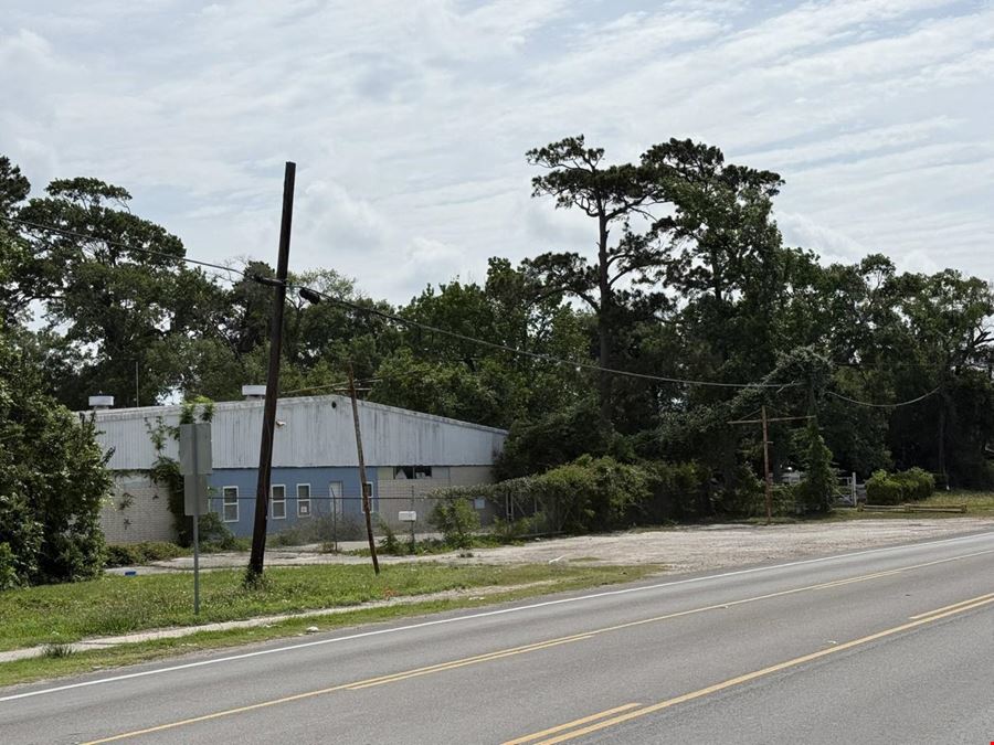 1922 W MAIN ST BAYTOWN TX- 6,250sf Flex Bldg, 0.88 Acre