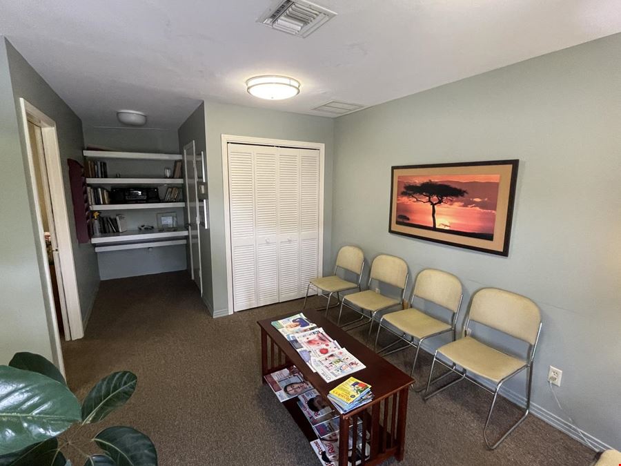 12734 Kenwood Ln Unit 17