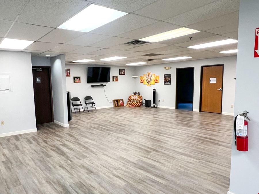 Renovated Office Suites in Worthington Village North