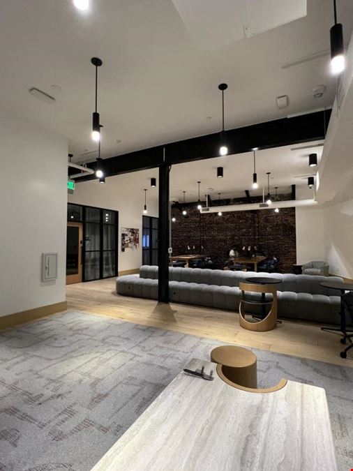 5211 W Adams