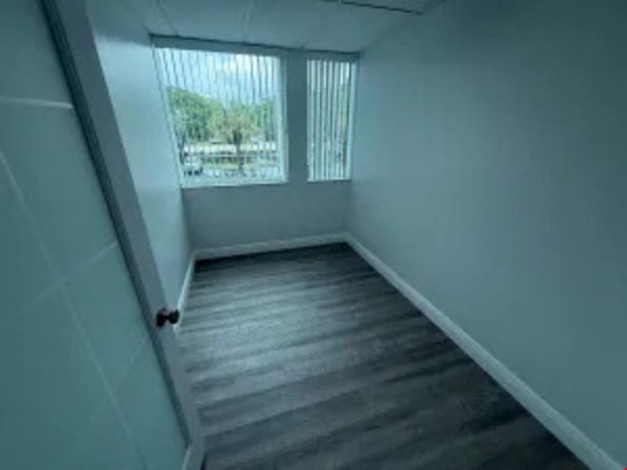1743 SF Suite 203E PROFESSIONAL & MEDICAL OFFICE SPACE FOR LEASE