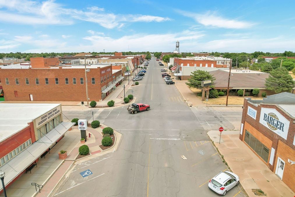 100 W 4th St