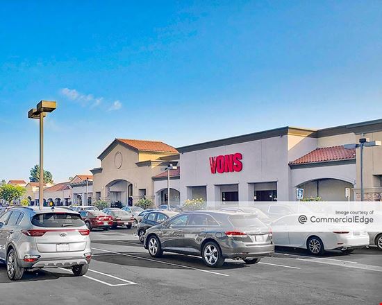 Preview of Retail space for Rent at 561 North Glendale Avenue