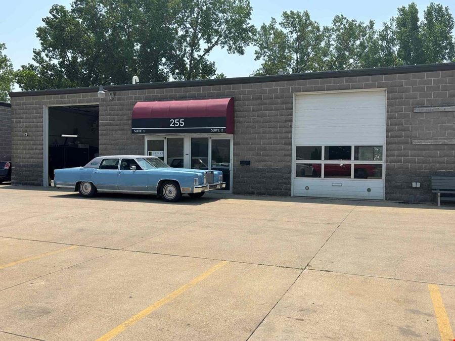 255 Classic Car Ct SW