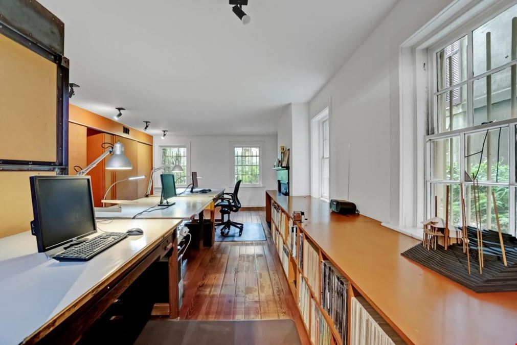 216 E. Gaston Street, Garden Level