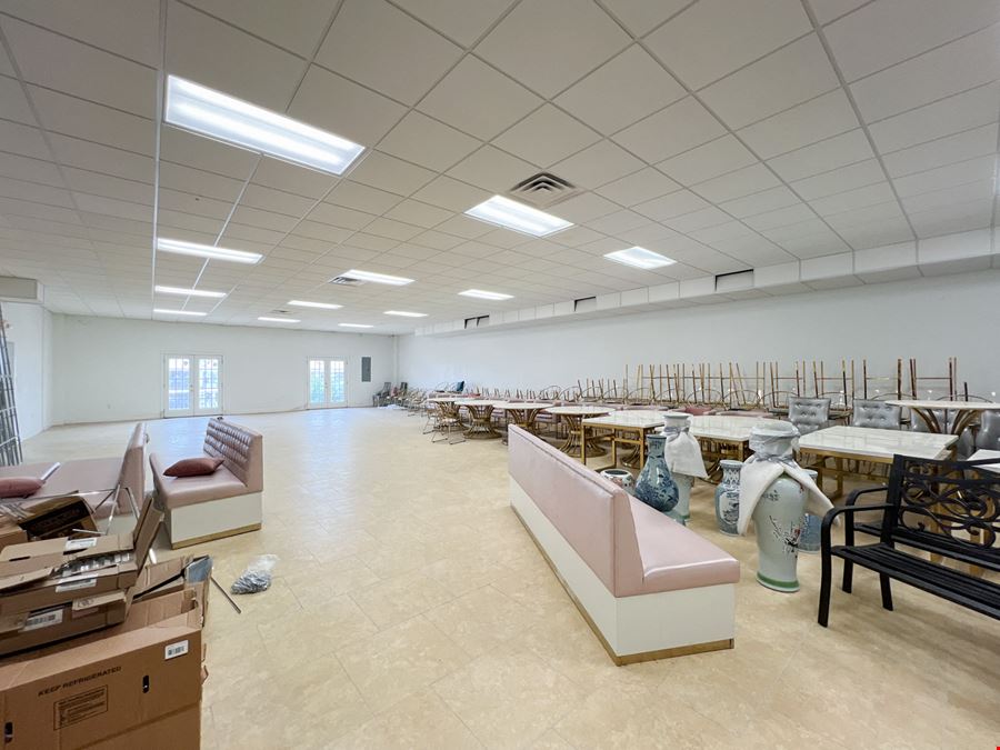 Versatile Second-Floor Space Near Lakeside Shopping Center