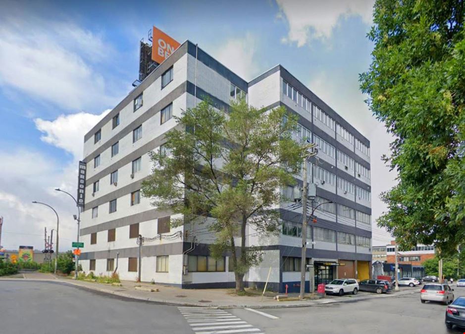 8710 Avenue du Parc