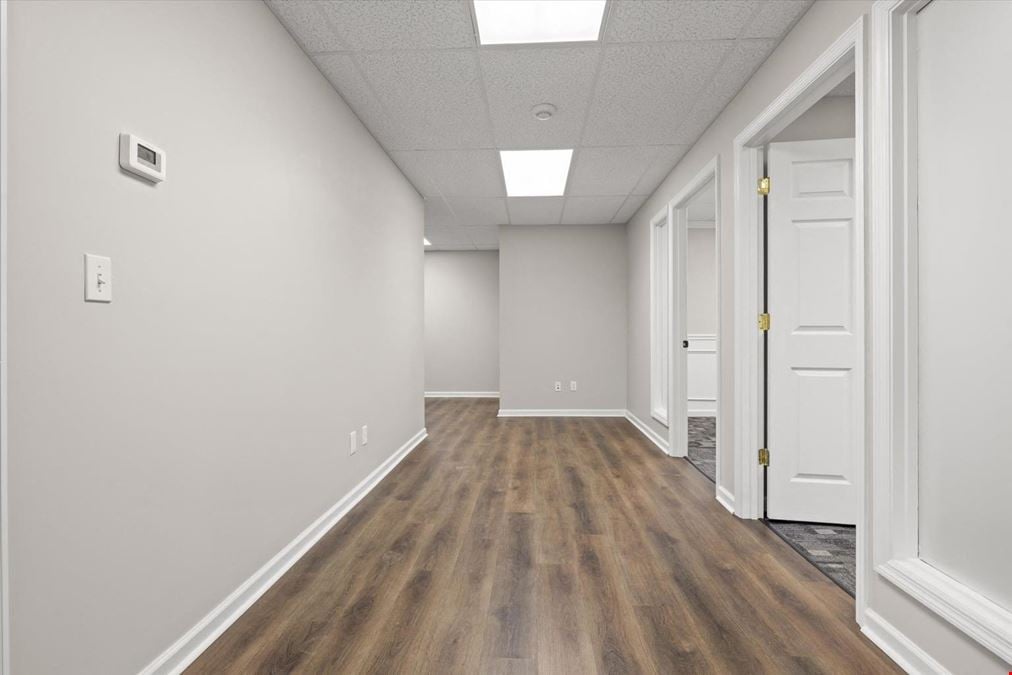 2 Executive Suites 