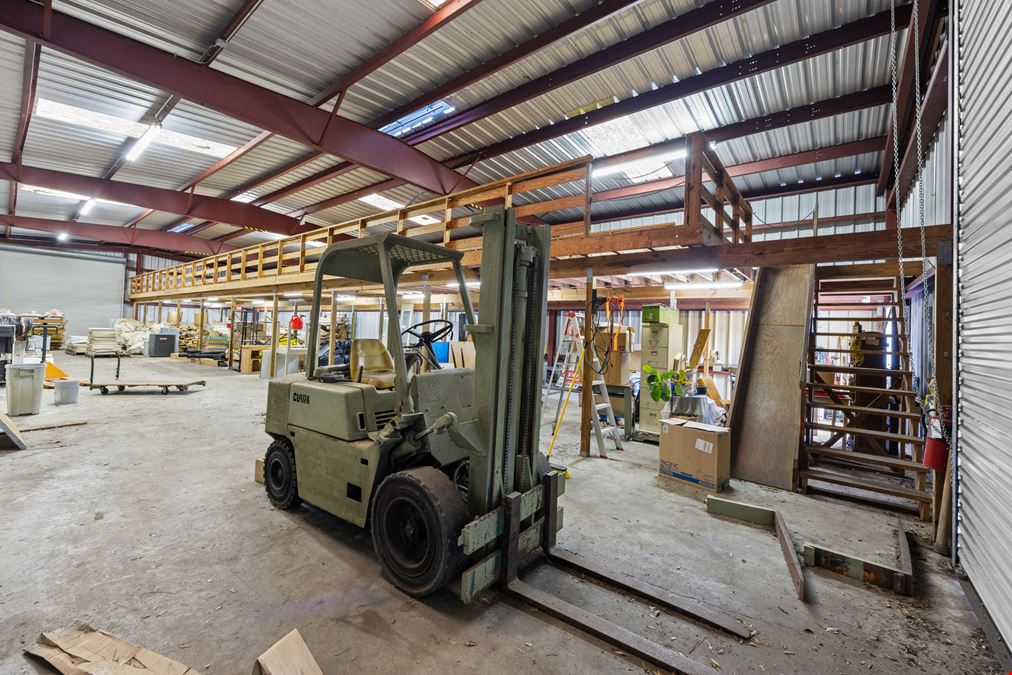 For Lease | Versatile Commercial Building with Bonus Warehouse Space Potential