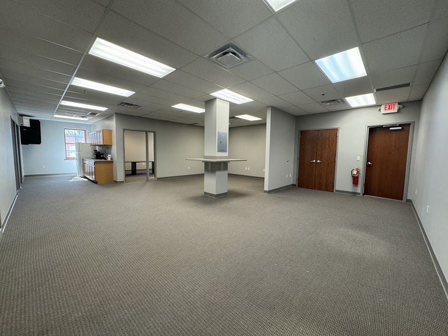 Monument Park Office for Lease - Dexter