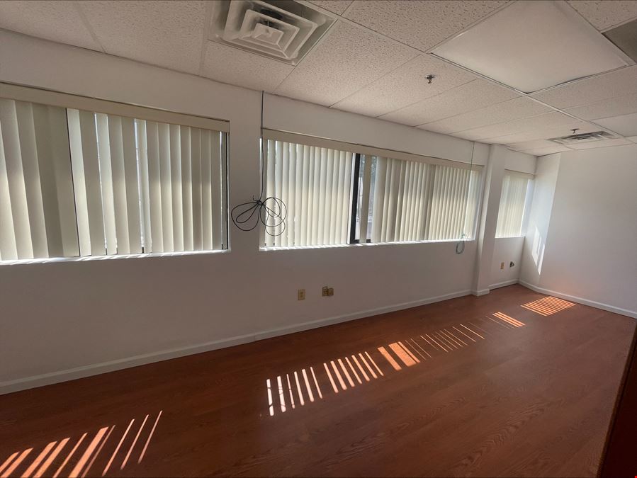 ±550 – 5,290 SF Professional & Medical Office