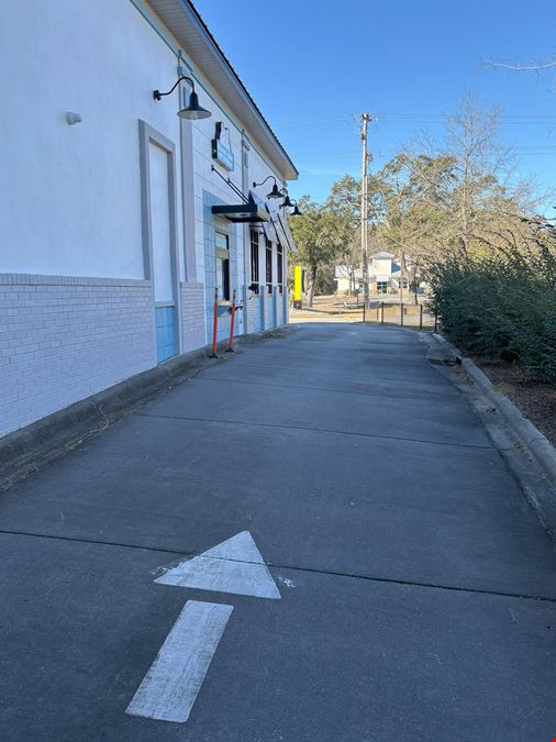 Pawley’s Island Restaurant w/ Drive Thru