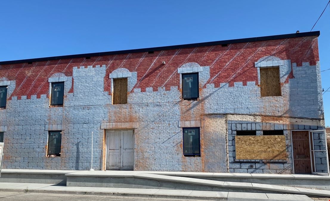 220 W 11th St