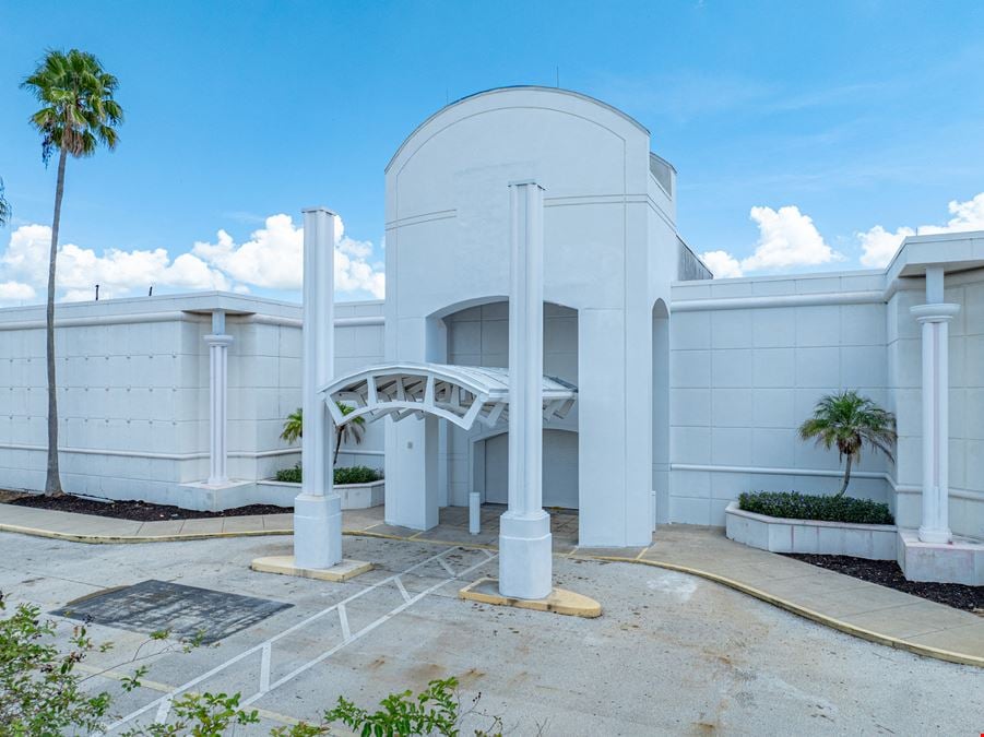 Big Box Retail Space at Lakeland Square Mall