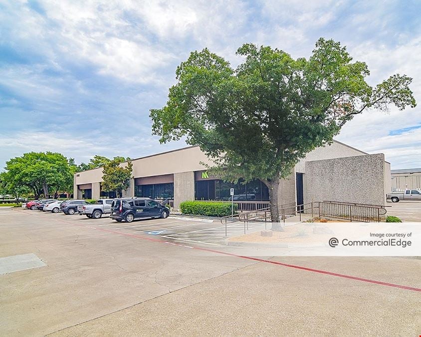 2900 Gateway Drive & 6025 Commerce Drive