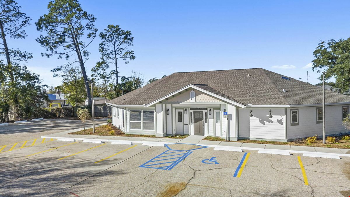Fully Renovated Medical Office | ±2,921 SF Turnkey Space Near HCA Gulf Coast Hospital