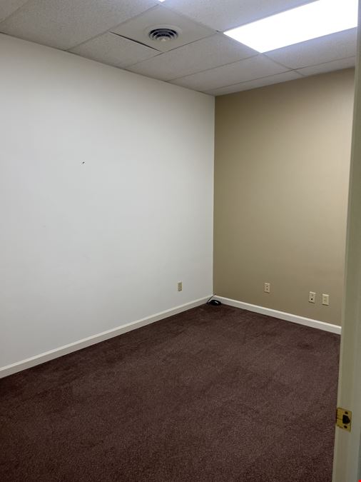 1527 Kossuth St, Suite B
