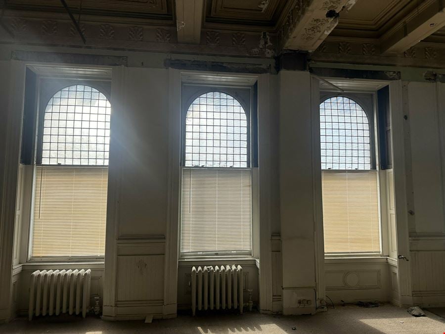 49 E Main St
