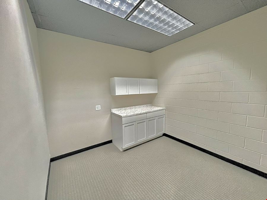909 E Rolling Hills Dr Suite B
