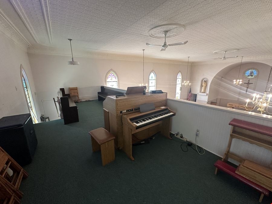 3915 Cottage bridge Rd - Traditional wood-frame church building